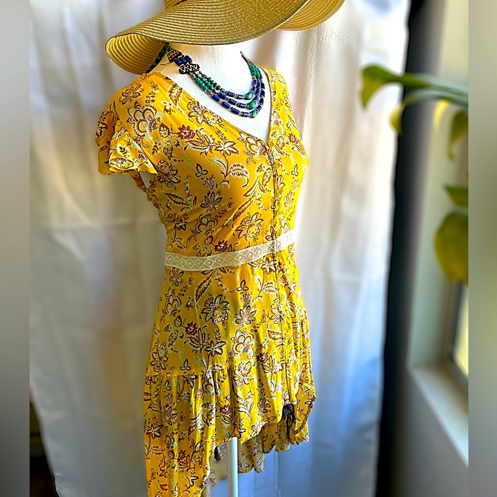 Cato yellow with floral top